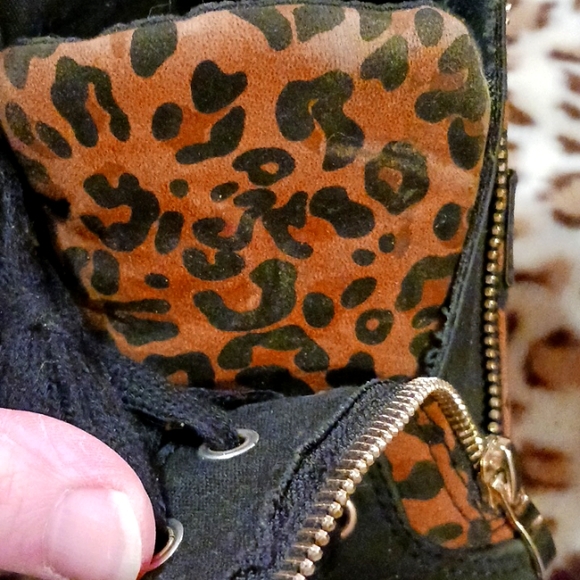 FINAL PRICE before donate! ShoeDazzle Sz 8 Leopard Hidden Wedge Tennis shoes - Picture 11 of 16